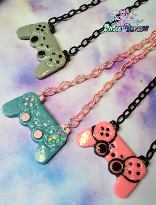ps3 controllers necklace geeky